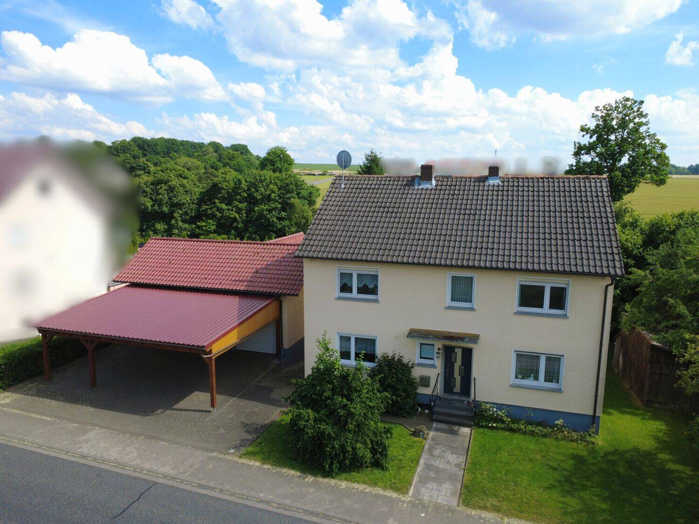 Großzügiges Zweifamilienhaus in ruhiger Ortsrandlage – 2.162 m² Grundstück, PV-Anlage und Fernwärme, 36304 Alsfeld