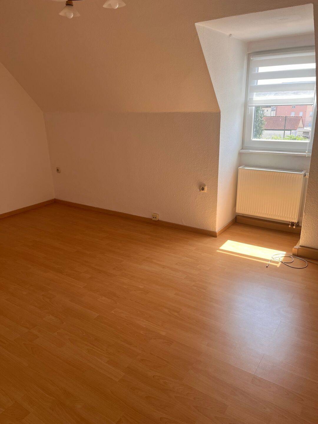 **Sehr gepflegte 2-Zimmer-DG-Wohnung ***, 86156 Augsburg (Bärenkeller Kriegshaber Oberhausen Pfersee)