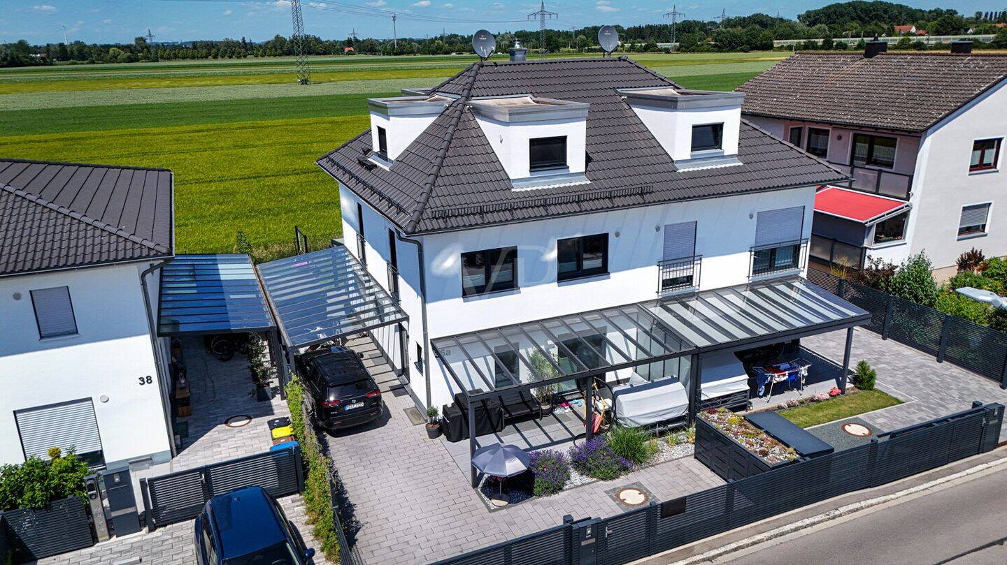 Moderne KfW 55 Doppelhaushälfte mit Wärmepumpe und Panoramablick ins Grüne!, 85757 Karlsfeld