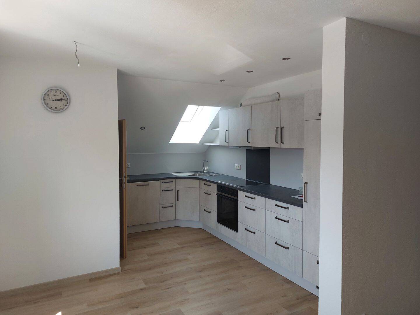Dachgeschoßwohnung zu vermieten, 91799 Langenaltheim