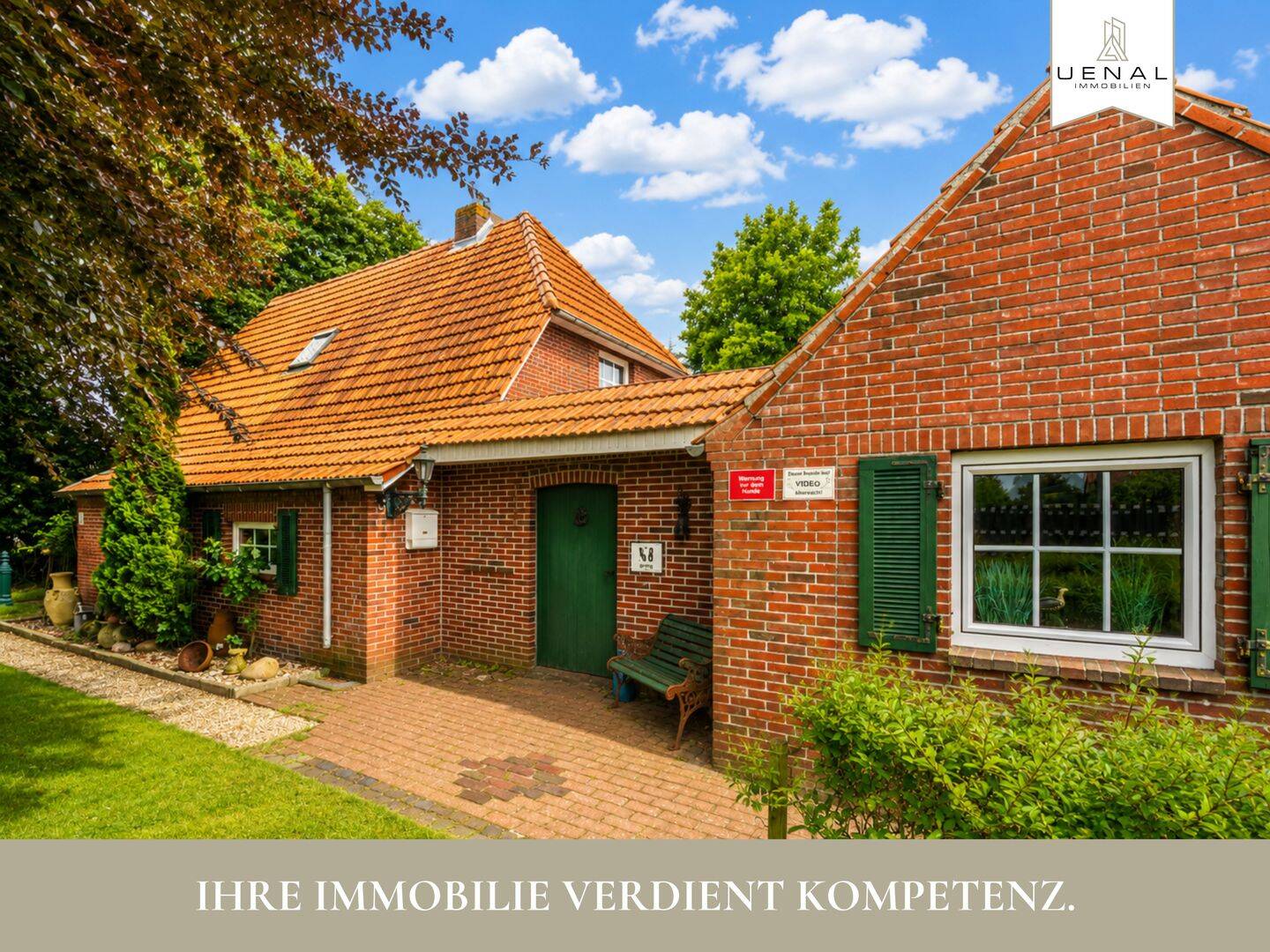 Großheide: Landhaus mit großem Grundstück, Nebengebäude & viel Potenzial!, 26532 Großheide
