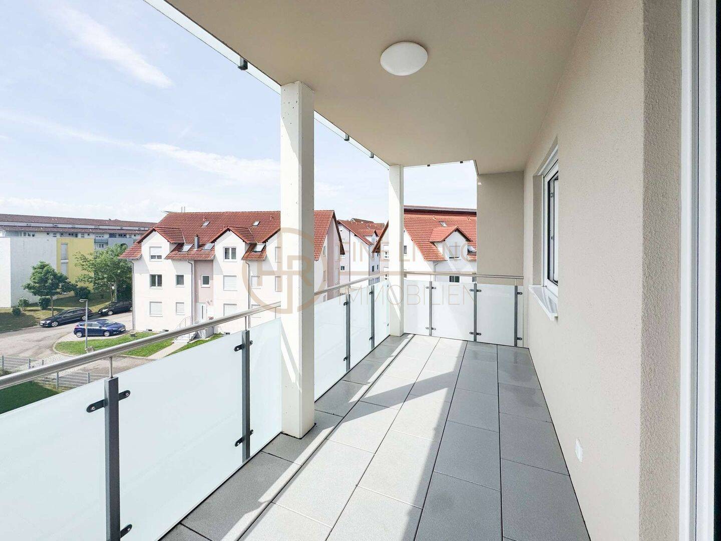 Moderne 2,5-Zi.-Wohnung (77 m²) mit Balkon, EBK, Aufzug & TG – barrierefrei – Baujahr 2022, 74653 Künzelsau