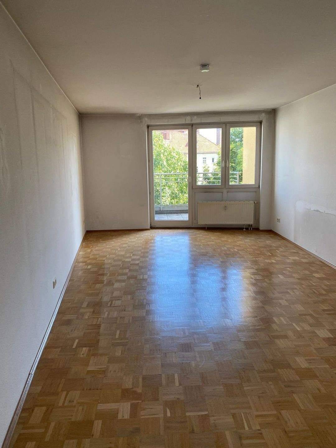 Idyllisch gelegene 2 Zimmer Wohnung *Wannenbad mit Fenster* Balkon zum Garten* kleiner Keller *EBK gegen Abstand *Aufzug, 12489 Berlin (Treptow-Köpenick)