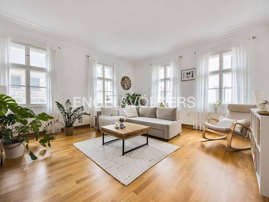 Herrschaftlich Wohnen: 91 qm, Licht, Stuck und echte Erlanger Stadtgeschichte!, 91054 Erlangen (Burgberg Erlangen-Nord Erlangen-Ost Innenstadt Sieglitzhof)