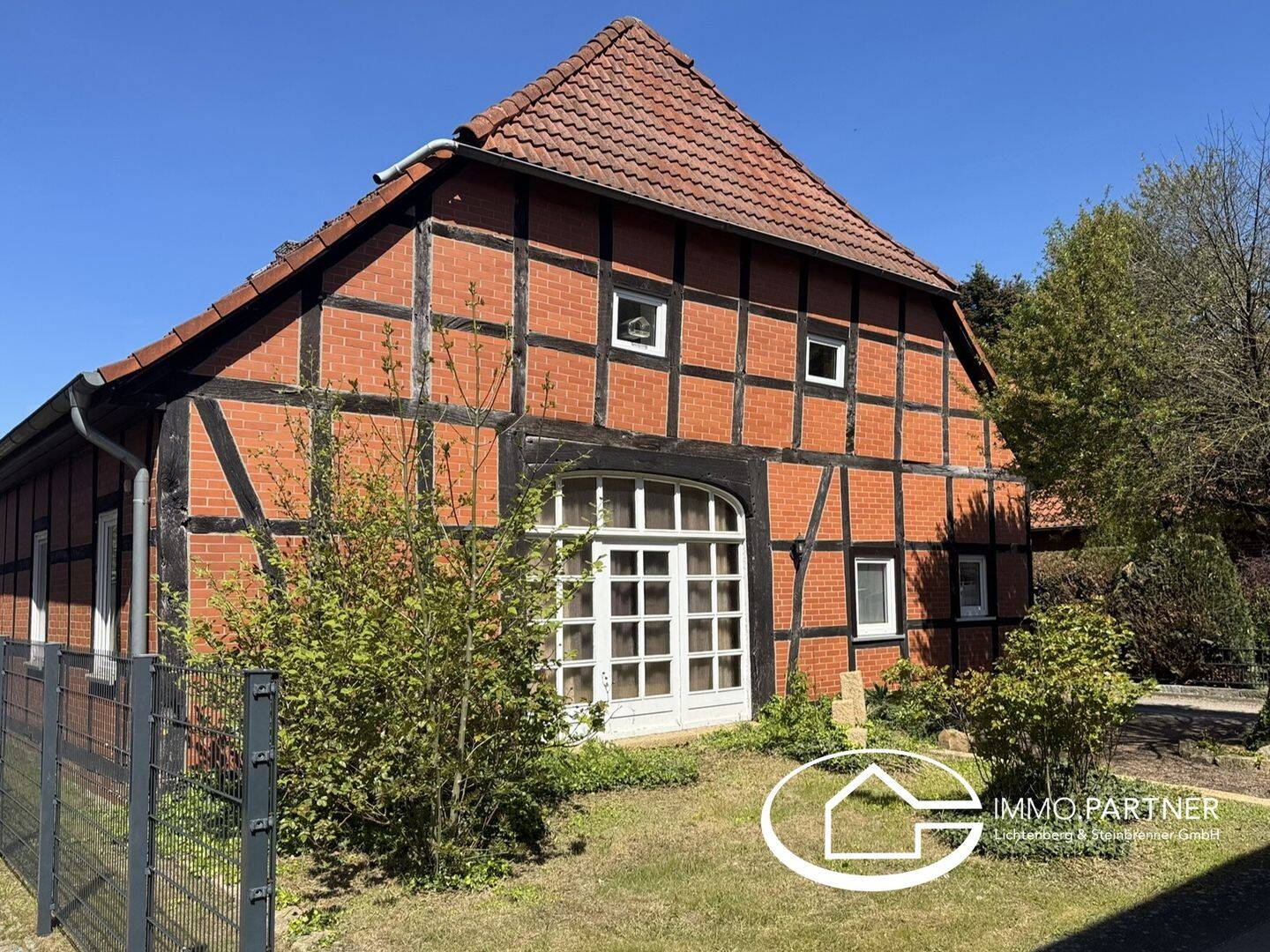 Von Ihrem IMMO.PARTNER: Modernisiertes Einfamilienhaus – Alte Stilelemente treffen auf Moderne, 31628 Landesbergen