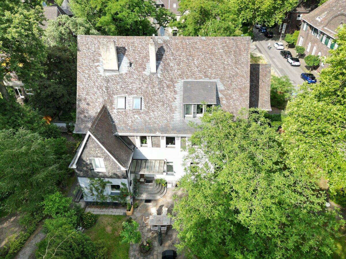 TOP sanierte Dachgeschosswohnung  mit großem Garten in denkmalgeschützter Villa, 46047 Oberhausen