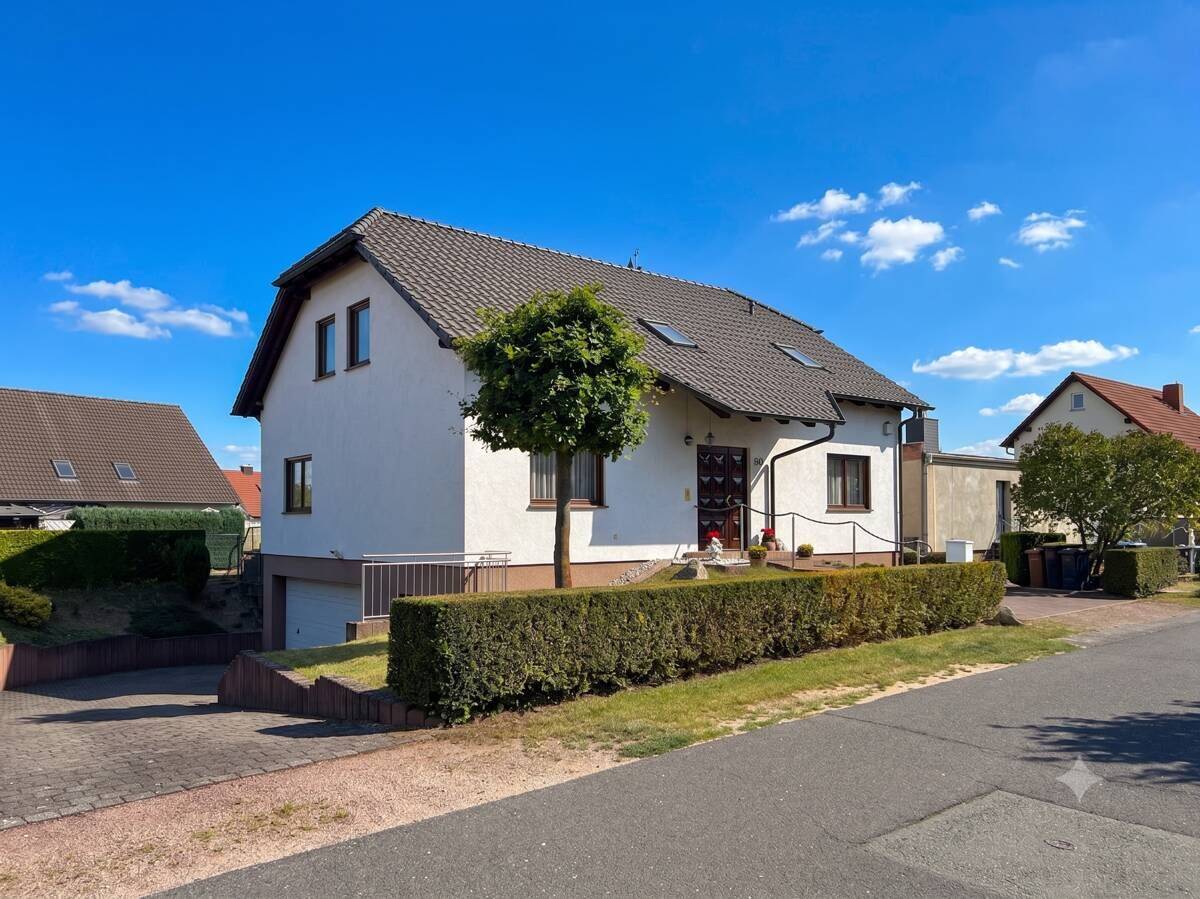 Wohnkomfort auf drei Ebenen Großzügiges Zuhause mit Sauna, Pool und Garten in Muldensteiner TOP-Lage, 6774 Muldestausee