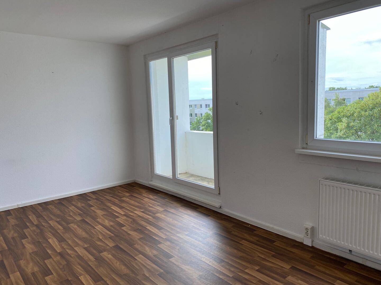 *Willkommen Zuhause* *helle 3 Zimmerwohnung mit Balkon wartet auf Sie*, 6122 Halle (Saale) (Nietleben Nördliche Neustadt Saaleaue)