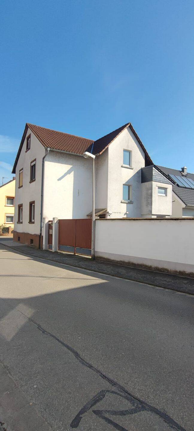 Einfamilienhaus mit 2 Wohneinheiten auf einem (WEG) geteilten Grundstück mit Sondernutzungsrechten, 64589 Stockstadt am Rhein