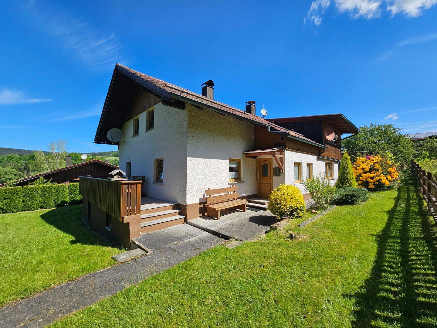 Gepflegtes Wohnhaus mit großem Grundstück in atemberaubender Aussichtslage, 93474 Arrach