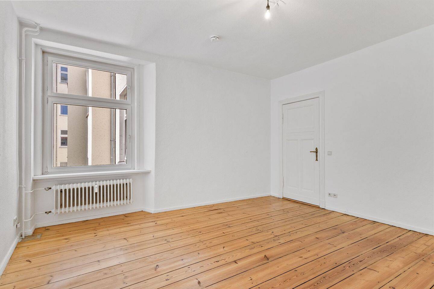PROVISIONSFREI: Ruhig gelegene 1,5-Zimmer-Altbauwohnung im Brüsseler Kiez – sofort bezugsfrei, 13353 Berlin (Mitte Charlottenburg-Nord Gesundbrunnen Tiergarten Wedding)