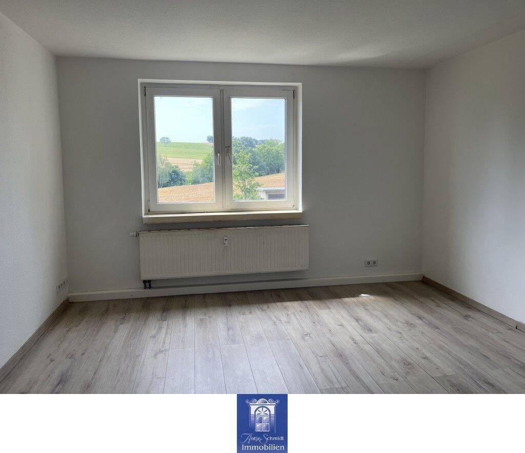 Idylle pur! Helle Wohnung mit Tageslichtbad! – 1738 Dorfhain – Bild 1 von 11