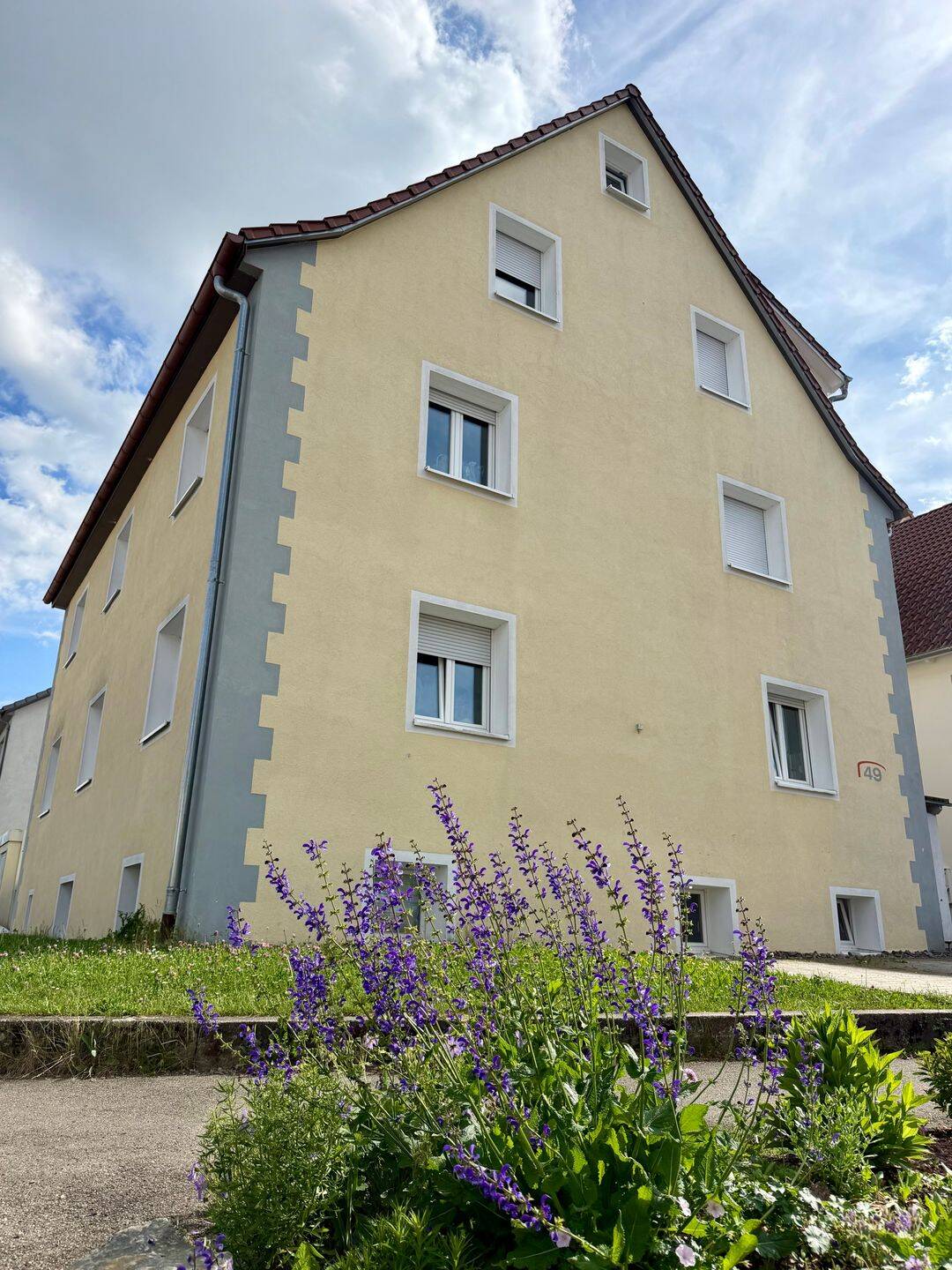 Moderne 5-Zimmer Maisonettewohnung mit 112qm, Stellplatz & Einbauküche – kernsaniert, stadtnah in Trossingen, 78647 Trossingen