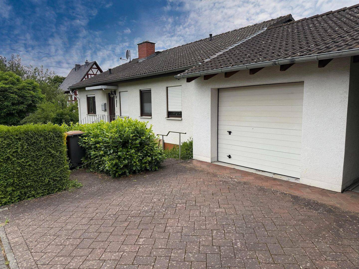 Gepflegtes Einfamilienhaus mit großem Garten und toller Sicht ins Grüne, 56357 Auel