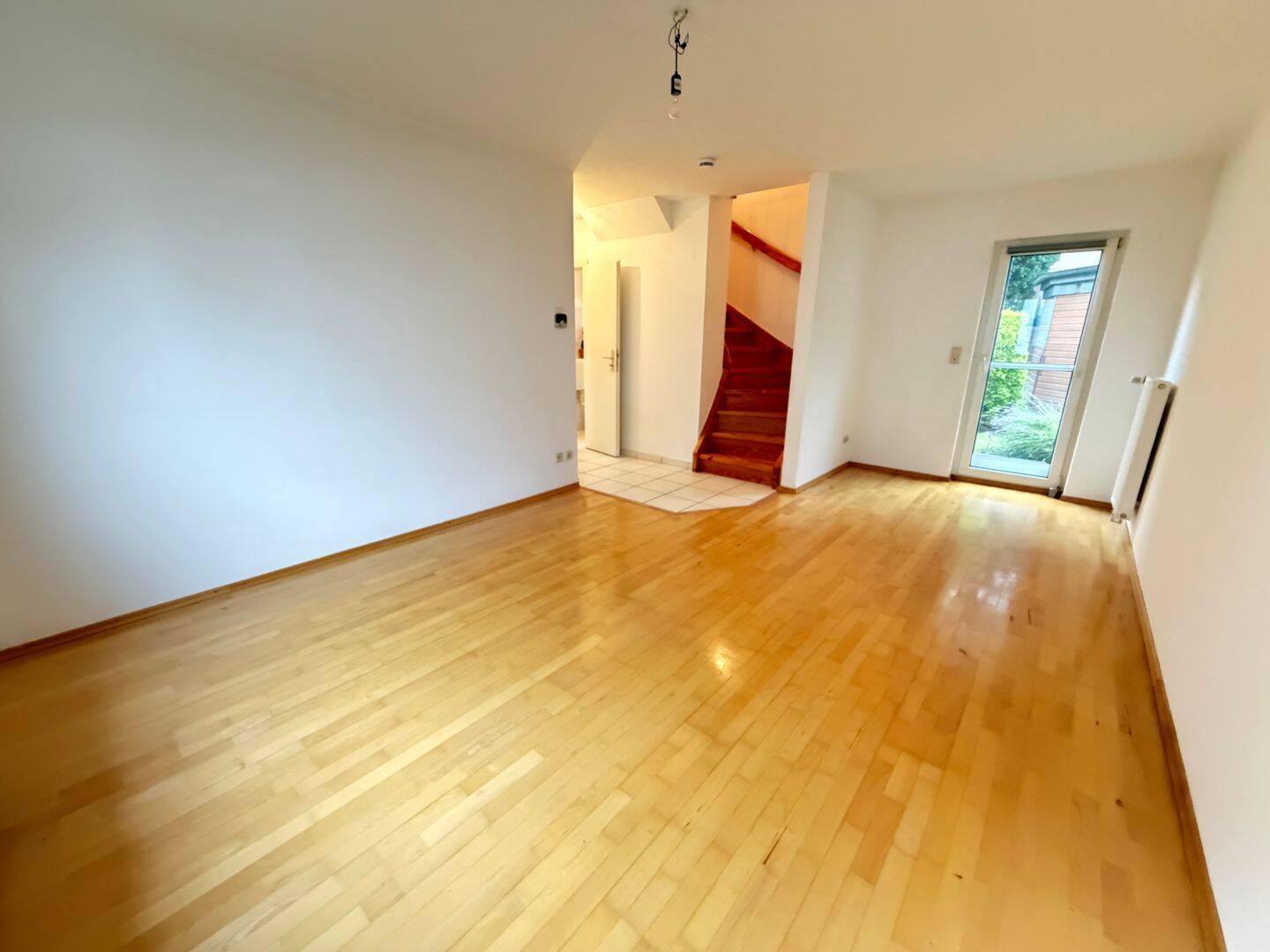 Moderne 2-Zimmer-Maisonette-Wohnung mit Reihenhauscharakter, 22145 Hamburg (Wandsbek Farmsen-Berne Rahlstedt)