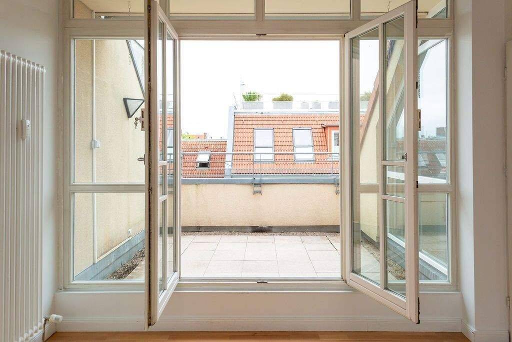 Traumhafte City-Dachgeschoßwohnung mit Aufzug unweit Lietzensee, 10627 Berlin (Charlottenburg-Wilmersdorf Charlottenburg)