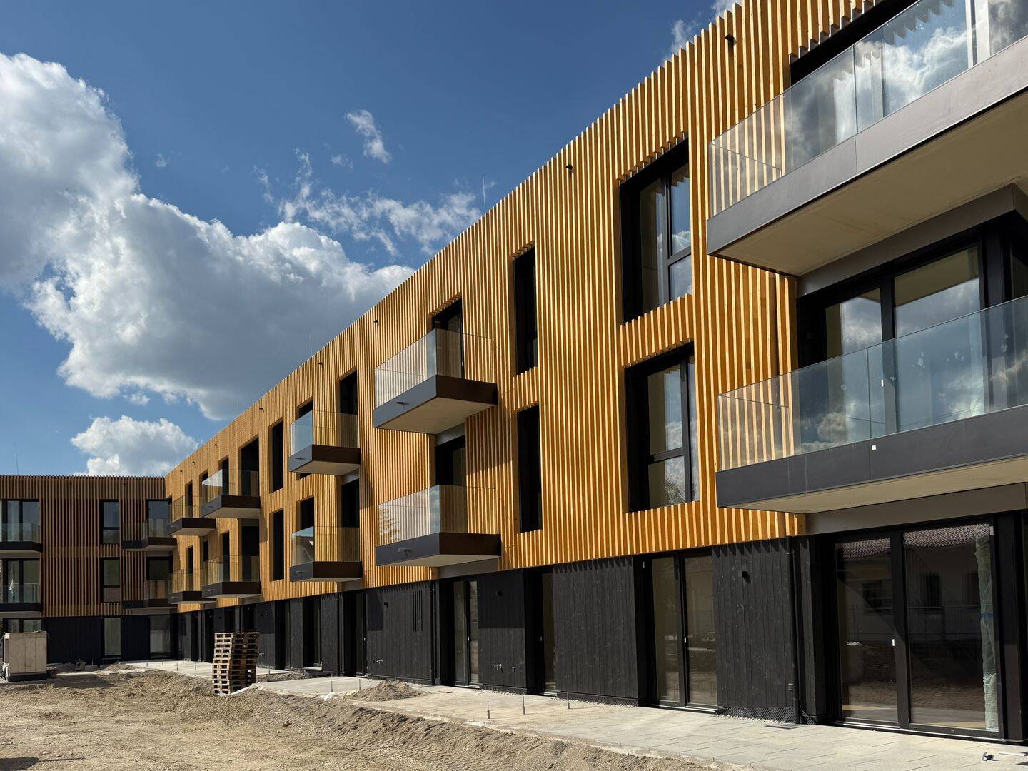 Ankommen & Aufblühen: Neubau-Erstbezug mit sonnigem Süd-Garten, 82205 Gilching
