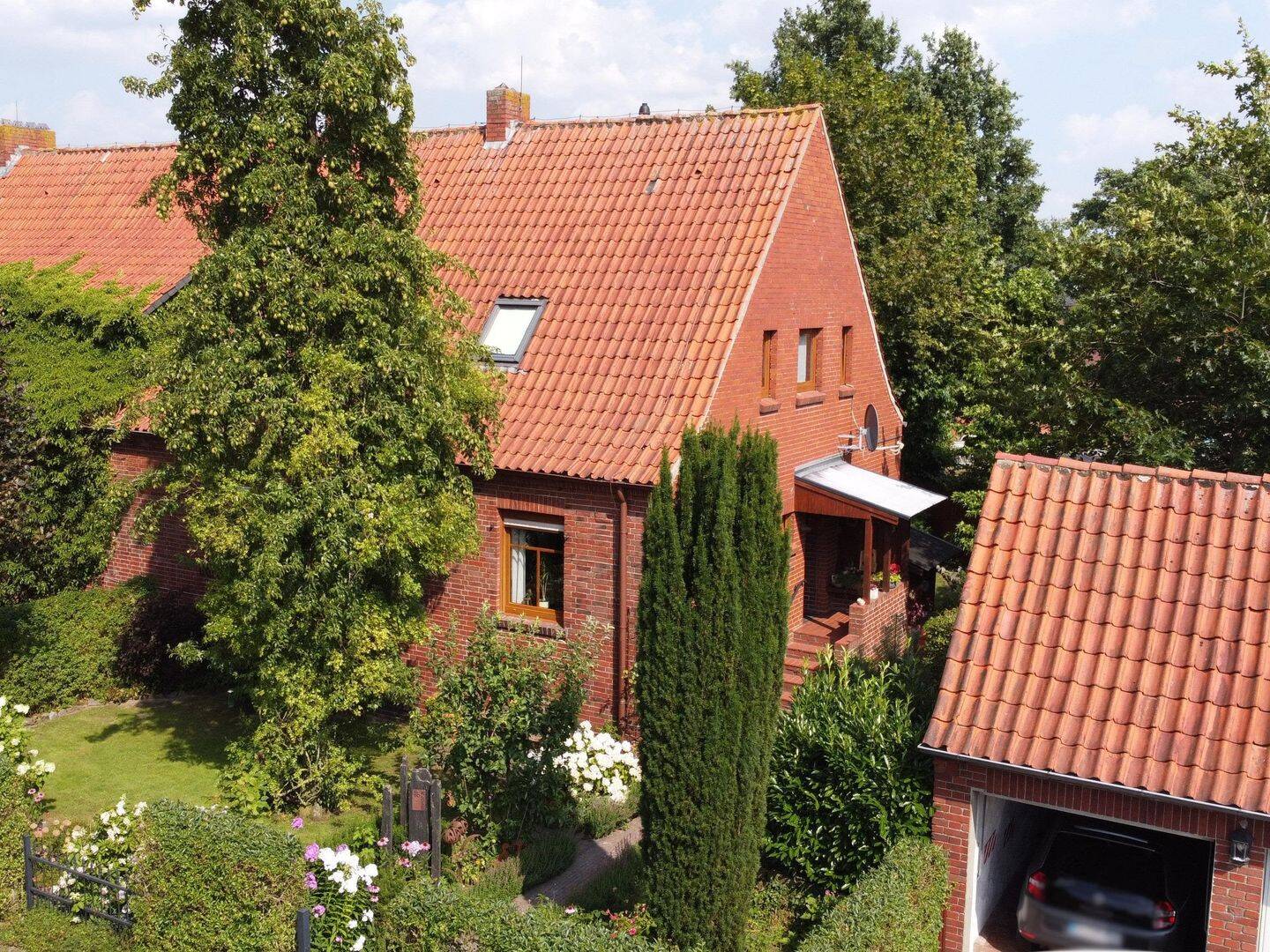 Modernisiertes Reihenendhaus mit Sauna, Kamin & eigenem Garten-Paradies, 49767 Twist