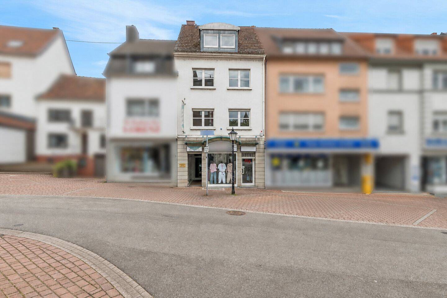 Solides Investment: Wohn- und Geschäftshaus mit 4 Stellplätzen, 66359 Bous