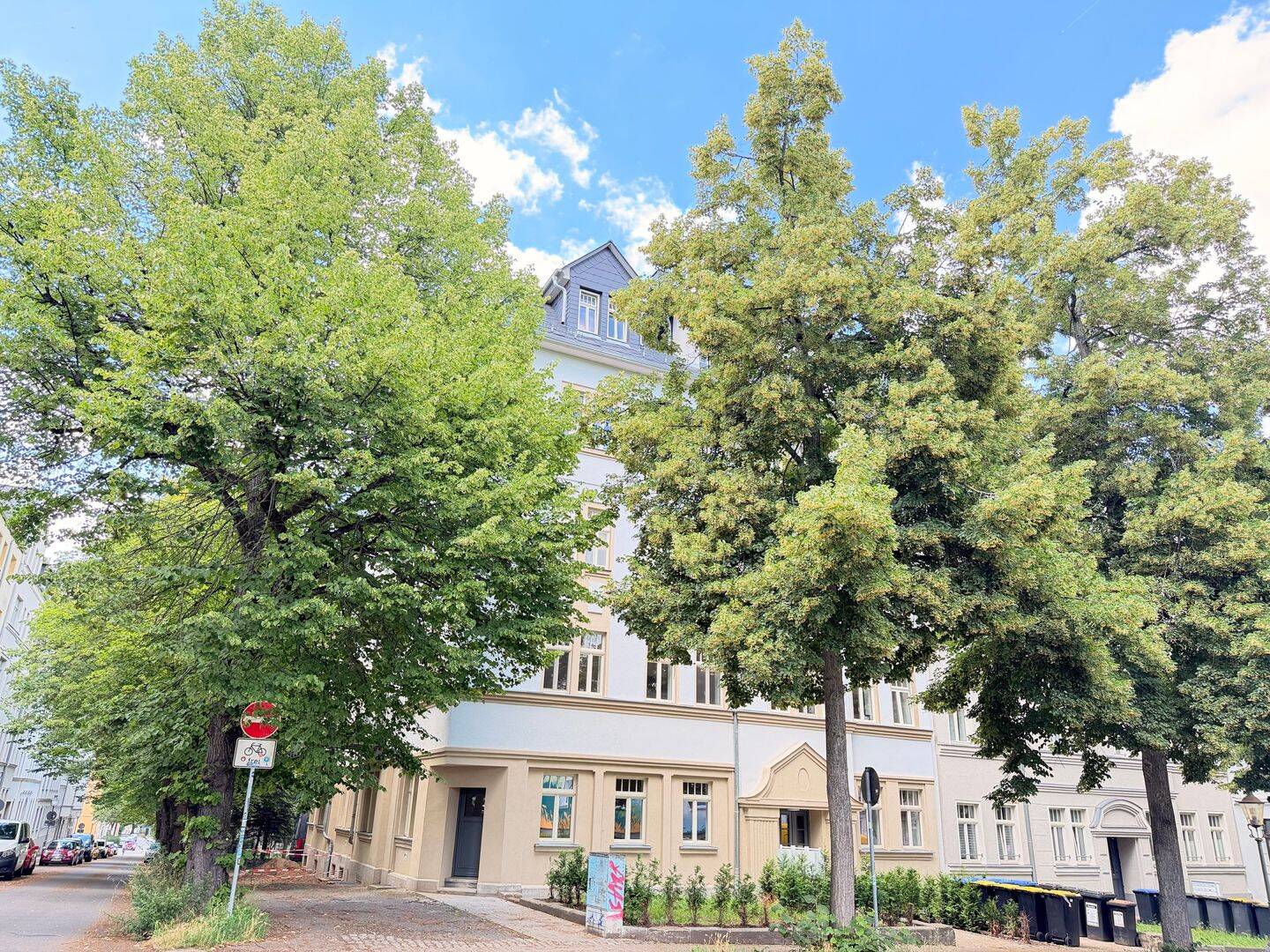 Komfort auf Schritt und Tritt: Fußbodenheizung, Parkett & moderne EBK, 9130 Chemnitz (Hilbersdorf Sonnenberg Yorckgebiet Zentrum)