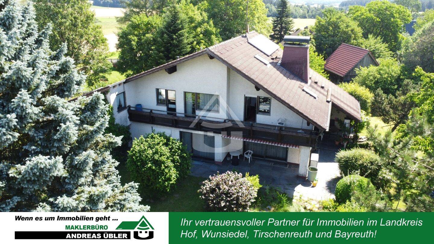 Ruhige Wohnlage trifft Wohnkomfort – Einfamilienhaus mit ELW, 95100 Selb