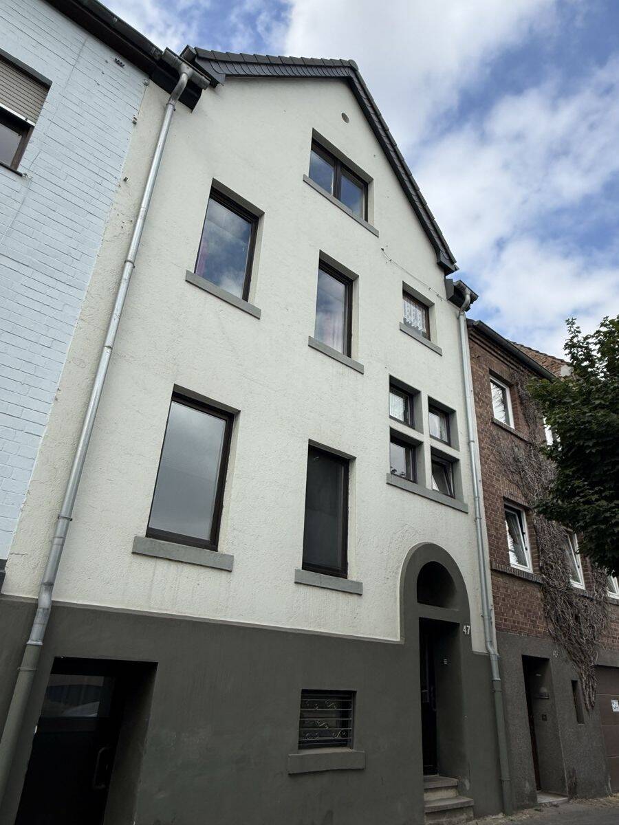 Zweifamilienhaus mit Süd-West-Garten und Sanierungspotenzial in Düren-Rölsdorf, 52355 Düren