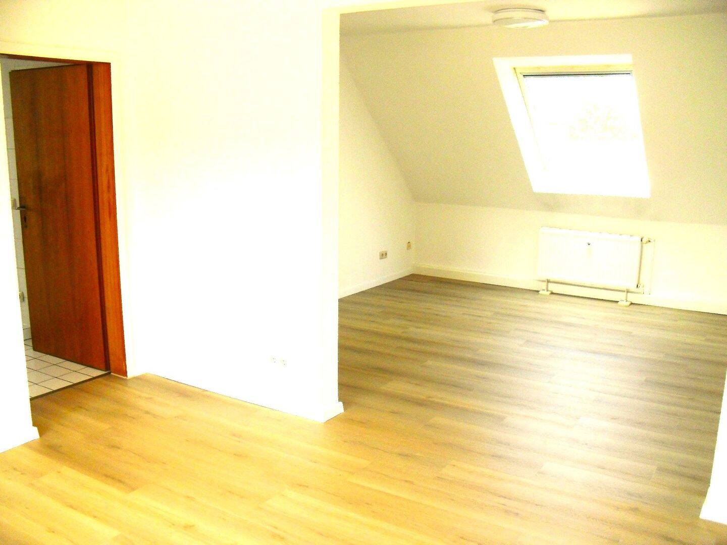 2 1/2 Zimmer ca. 75 m² DG. Wo. max. 2 Personen, 45475 Mülheim an der Ruhr (Dümpten Mellinghofen Mitte-Ost)