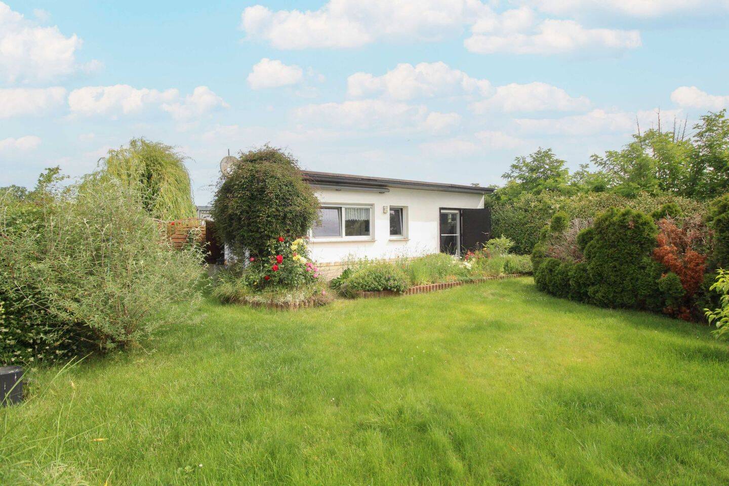 Erste Reihe am Barleber See – Ferienbungalow mit Zugang zum Privatstrand, 39126 Magdeburg (Barleber See Gewerbegebiet Nord Industriehafen Neustädter See Rothensee)