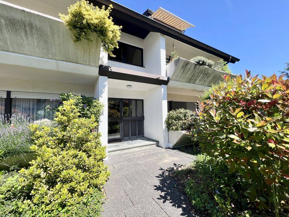 Individuelle Eigentumswohnung mit 2 Balkonen + Garage, 32756 Detmold
