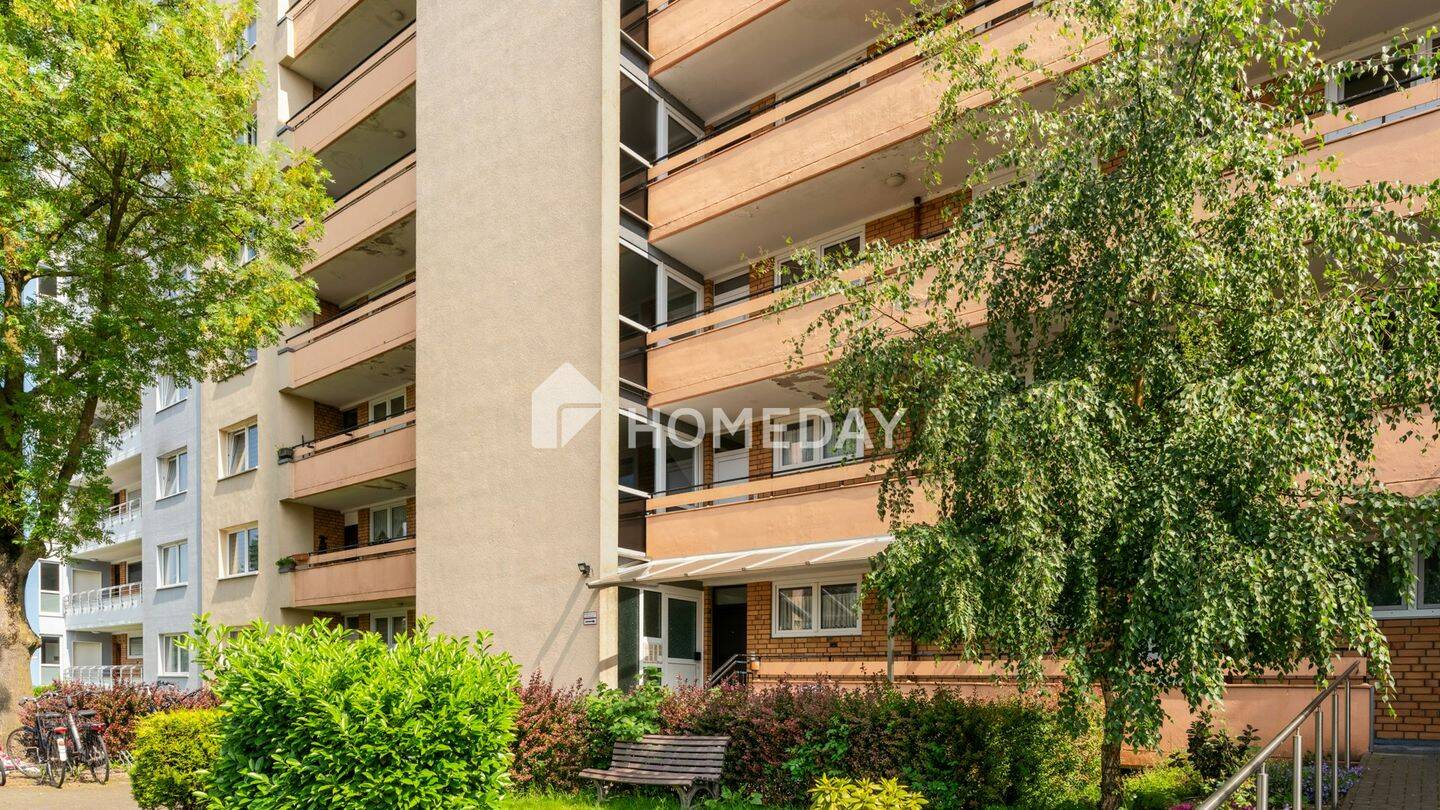 Komfortables Wohnen im grünen Norden: Gepflegte Eigentumswohnung mit zwei Loggien und Garage, 47803 Krefeld