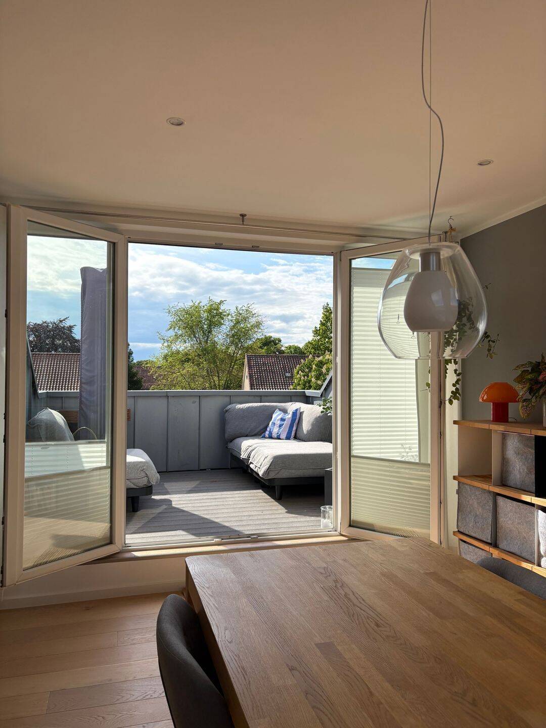 Lichtdurchflutete 3-Zimmer-Dachgeschosswohnung mit großer West-Loggia in ruhiger Lage von Bothfeld, 30659 Hannover