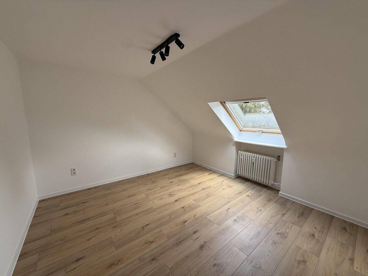 Schöne 3-Zimmer-Dachgeschosswohnung mit Balkon in Bayreuth, 95447 Bayreuth (Altstadt Birken Glocke Meyernberg Saas)
