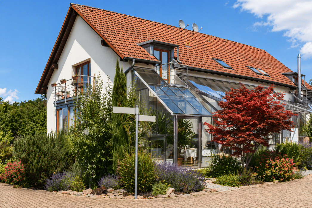 Sanierte 3-Familien-Doppelhaushälfte in begehrter Ortsrandlage von Bleichheim, 79336 Herbolzheim