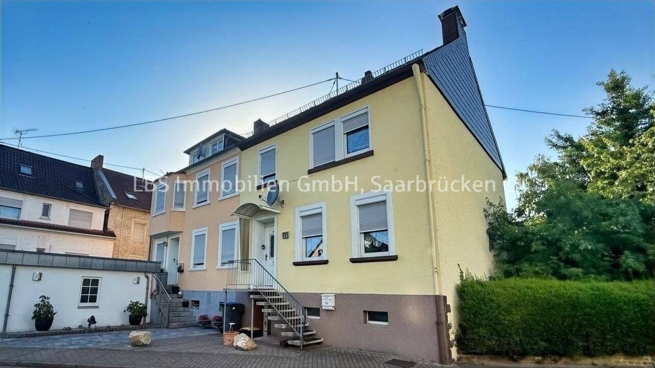 Charmante Doppelhaushälfte mit großem Garten, Terrasse und viel Potenzial in Saarbrücken-Güdingen, 66130 Saarbrücken