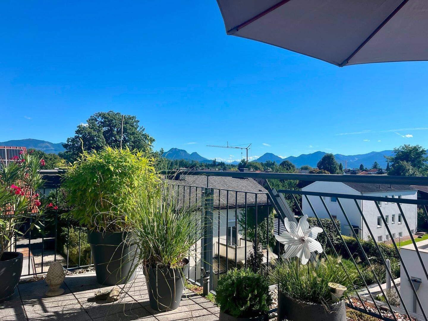 Penthouse mit Bergblick und Kamin in Rosenheims Süden, 83026 Rosenheim (Aising Happing Pang Süd)
