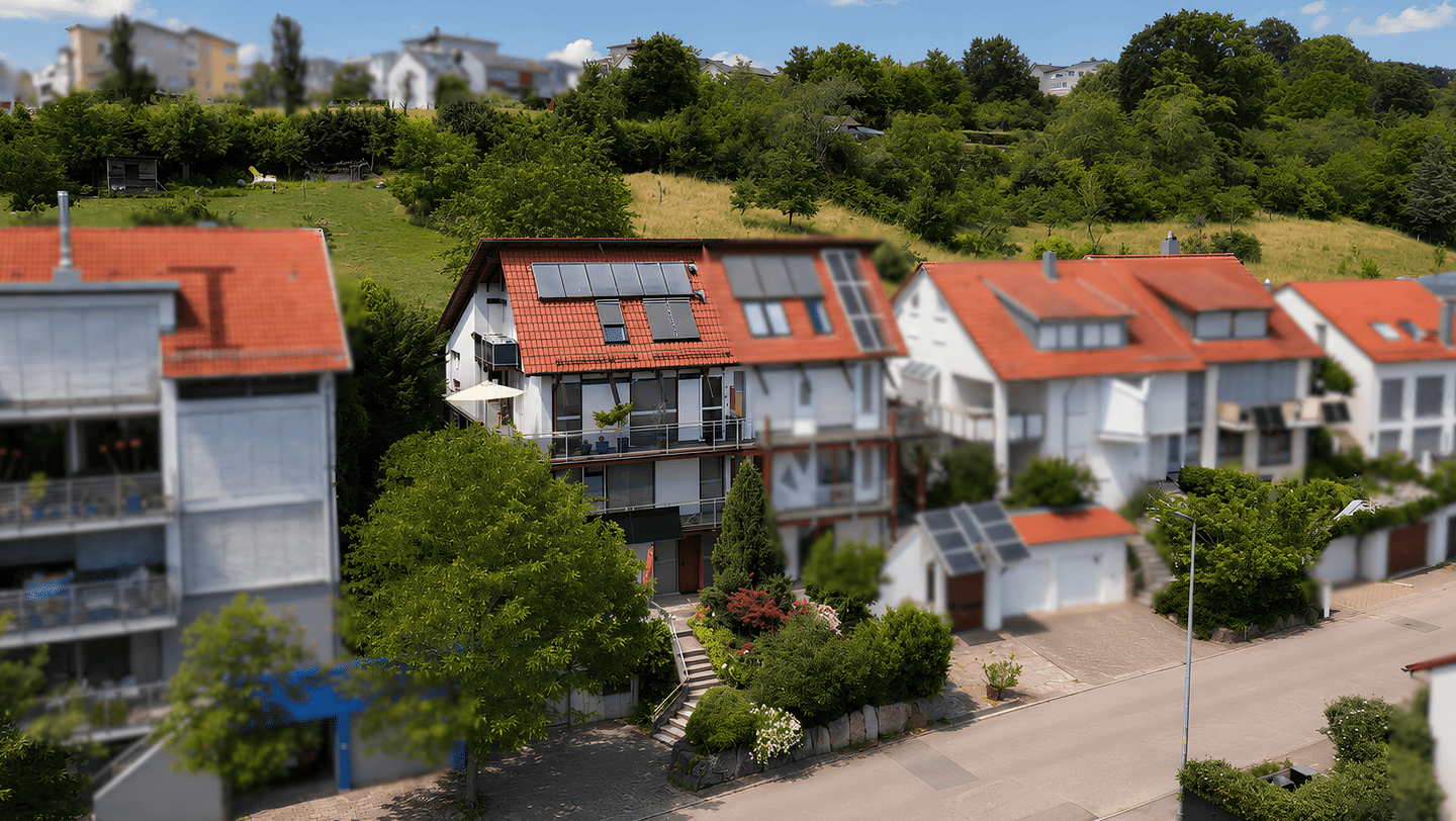 Ein Haus mit Geschichte: DHH mit ELW in Südhanglage!, 71111 Waldenbuch