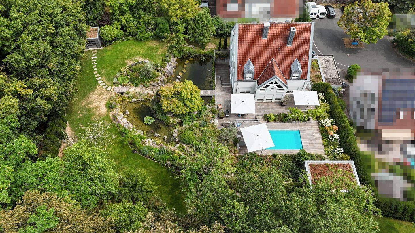 exklusive Villa auf außergewöhnlichem Grundstück in Höchberg, 97204 Höchberg