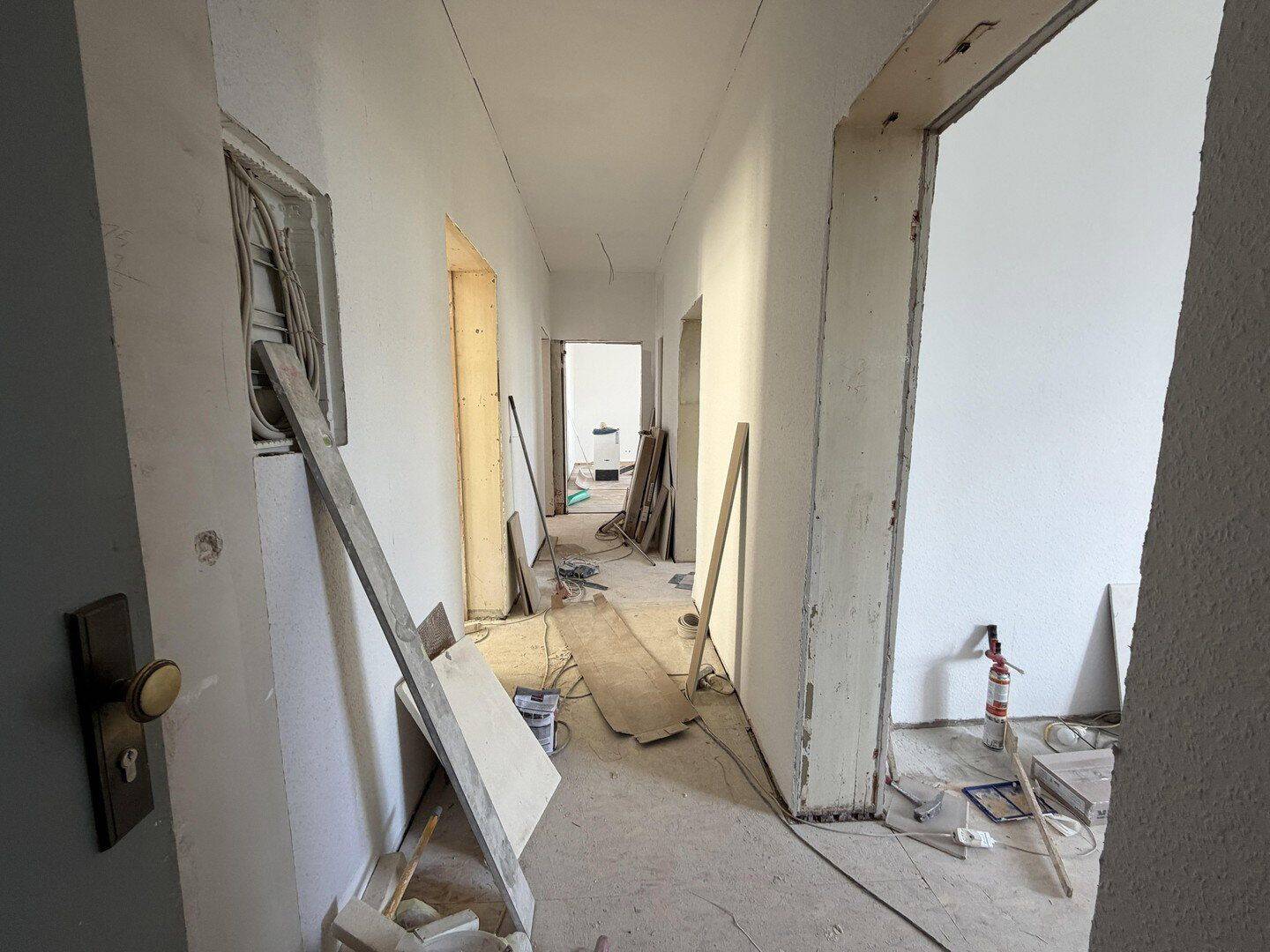 *Erstbezug* Kernsanierte 3-Zimmer Altbau Wohnung mitten im Nordend mit EBK und Skylineblick, 60318 Frankfurt am Main (Innenstadt Nordend-Ost Nordend-West)