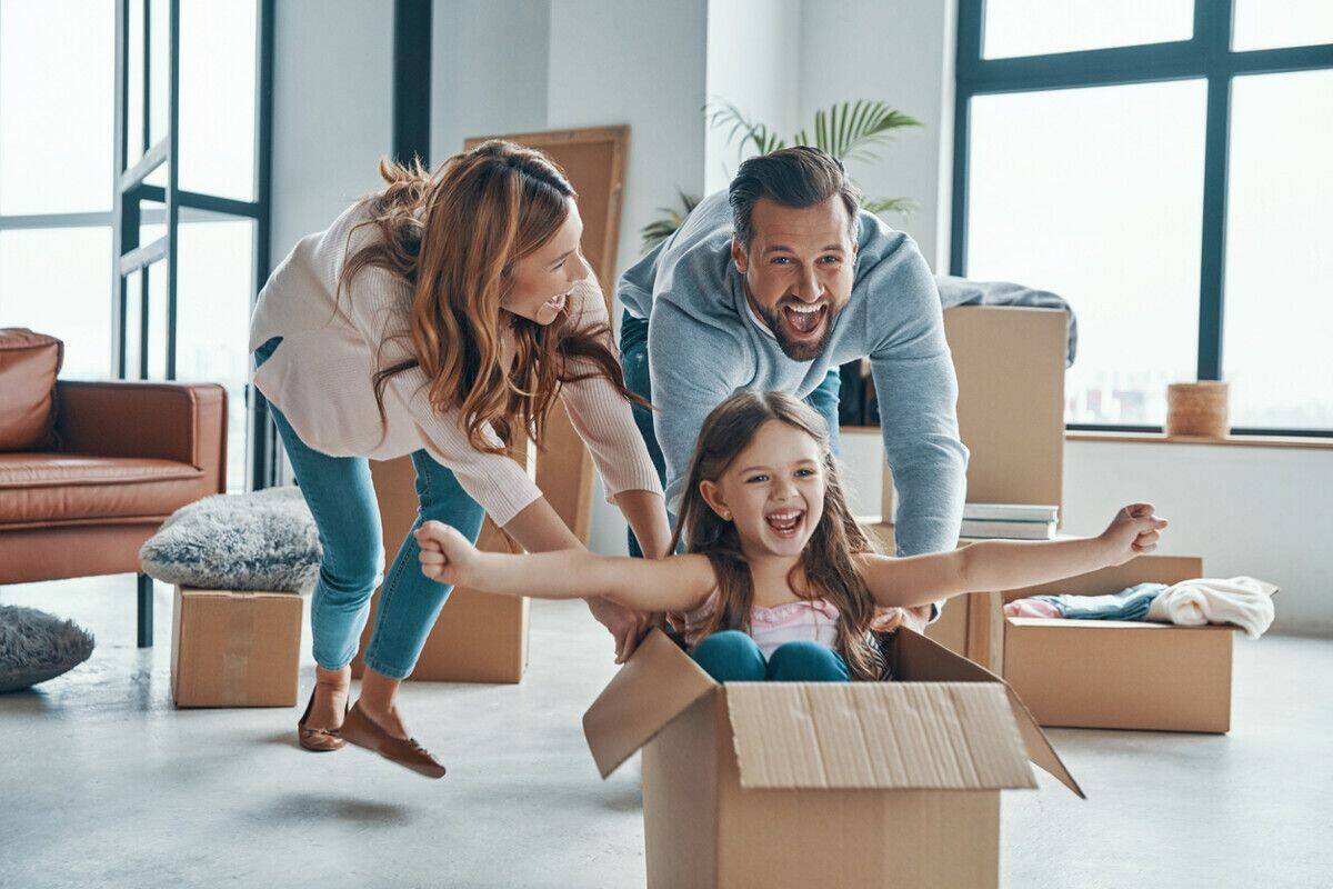 Bezug nach Kernsanierung: Moderne 4-Zimmer-Familienwohnung mit Balkon und 2 Stellplätzen, 85107 Baar-Ebenhausen