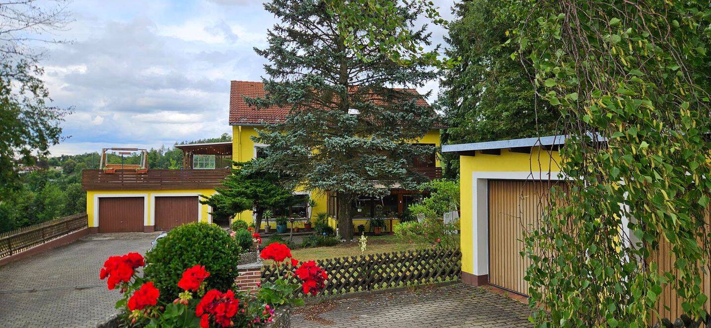 Renovierte 3-Zimmer-Wohnung (85m²) mit Balkon in begehrter Wohnlage von Döhlau, 95182 Döhlau