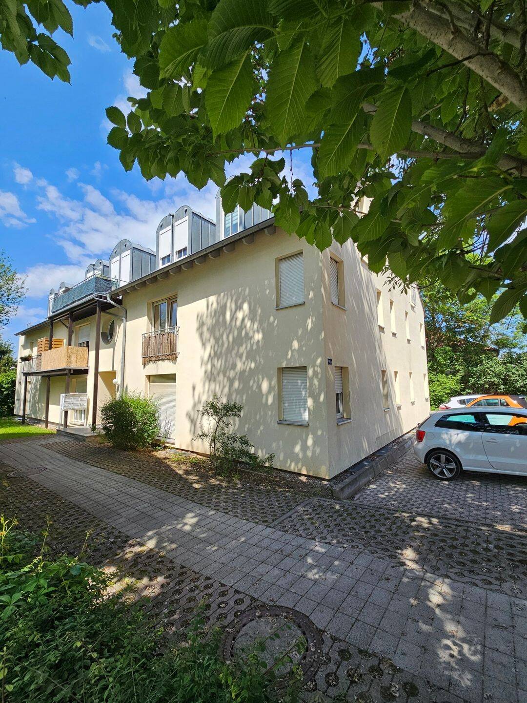 Tolle 2 Zimmer Wohnung | Großer Balkon – Einbauküche – Stellplatz!, 99427 Weimar