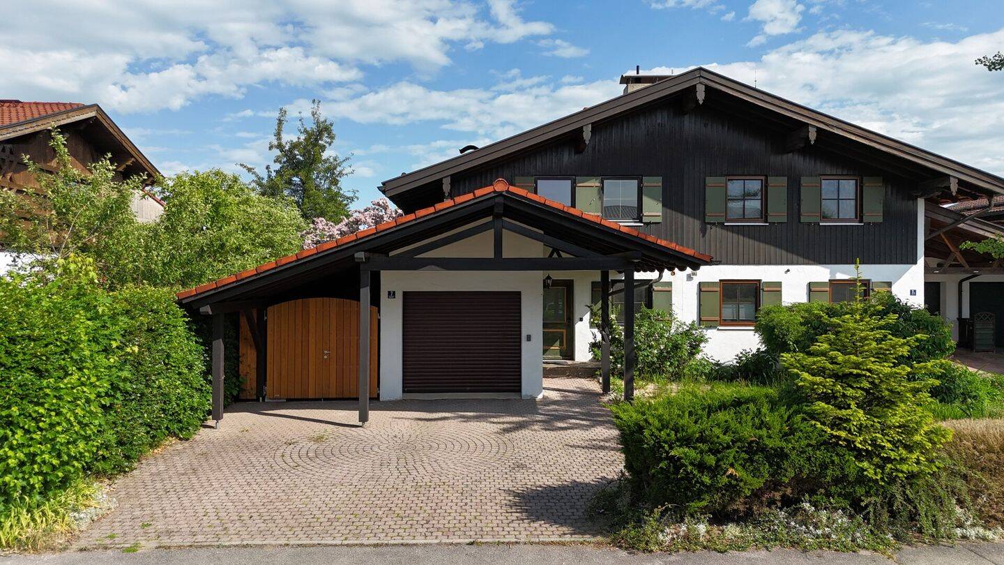 Stilvoll modernisierte Doppelhaushälfte mit eingewachsenem Garten, Sauna & Bergblick, 83125 Eggstätt