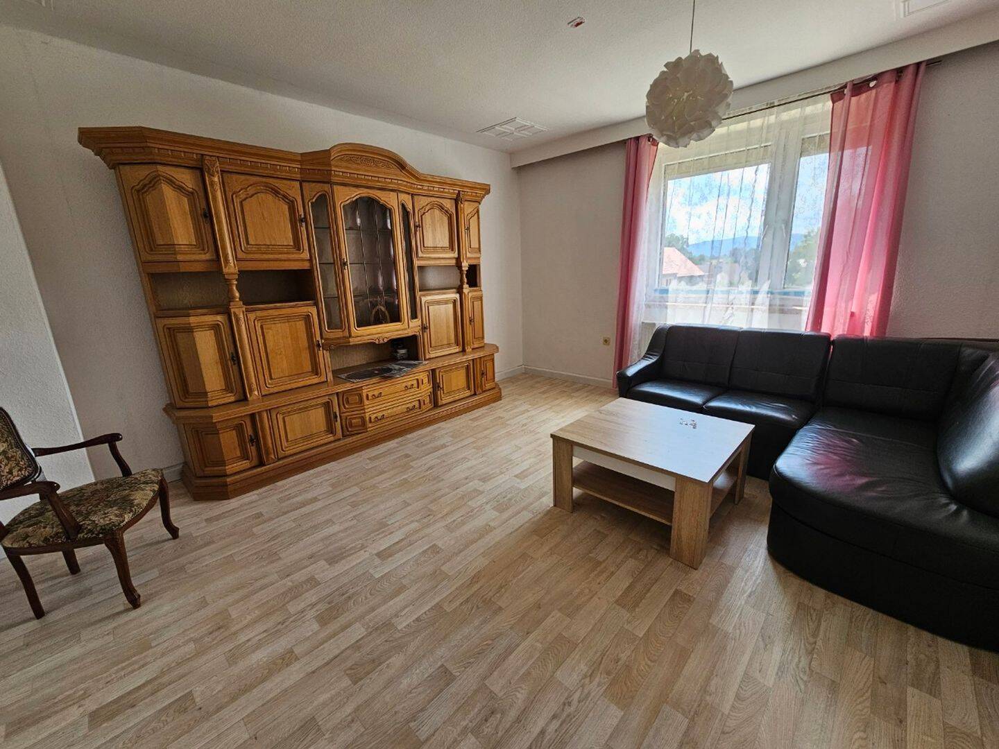 Schöne, gemütliche, tierfreundliche 3 Zimmer Wohnung mit Stellplatz in Seifhennersdorf, 2782 Seifhennersdorf