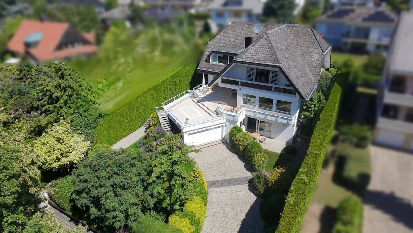 Großzügig – zeitlos – stilvoll: beeindruckende Villa in Premiumlage, 65388 Schlangenbad