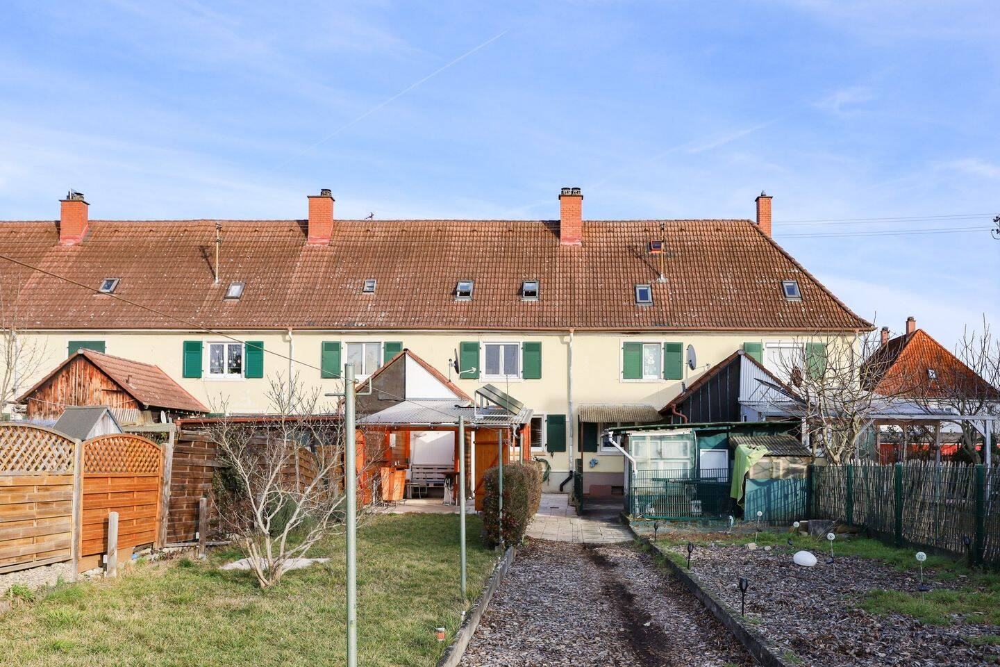 Reihenmittelhaus mit Garten und überdachter Terrasse – Wohnzimmer und 3 Wohnräume, 79576 Weil am Rhein