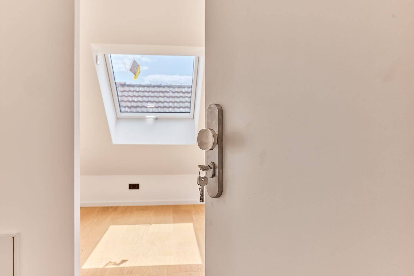 Erstbezug nach Dachausbau – 3 ZKD/Balkon Wohnung mit Einbauküche, 64347 Griesheim