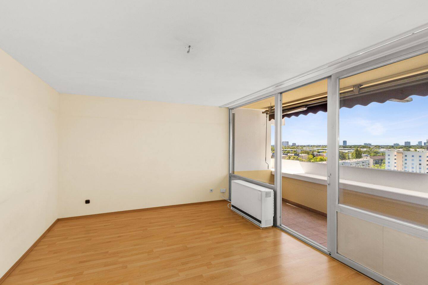 Weitblick . Wohnküche . Wintergarten | Geräumige 2-Zi-Balkonwohnung mit TG-Stellplatz, 81925 München (Bogenhausen)