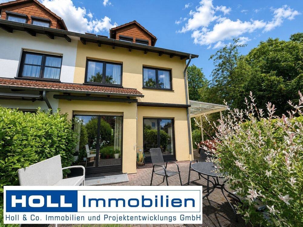 Wohnen in begehrter Lage: Großzügiges Stadthaus (DHH) mit pflegeleichtem Garten und Garage, 65824 Schwalbach am Taunus