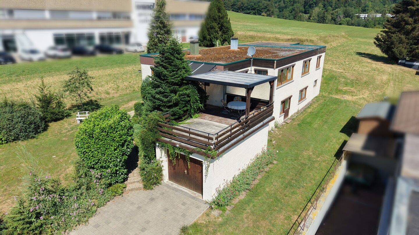 Haus mit Terrasse, Garage und naturnaher Aussicht in 72393 Burladingen / Starzeln, 72393 Burladingen