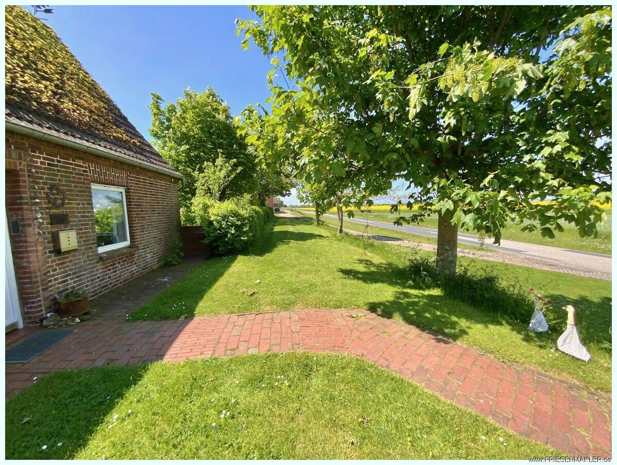 Herrlicher Weitblick: Solides Deichhaus mit Potential inkl. Nebengebäude und Garage in Nordseenähe !, 25845 Nordstrand